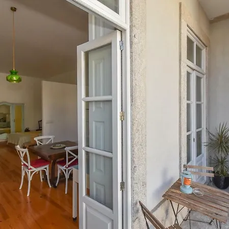 Art & Apartment